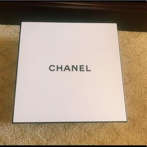 Authentic white channel shopping box